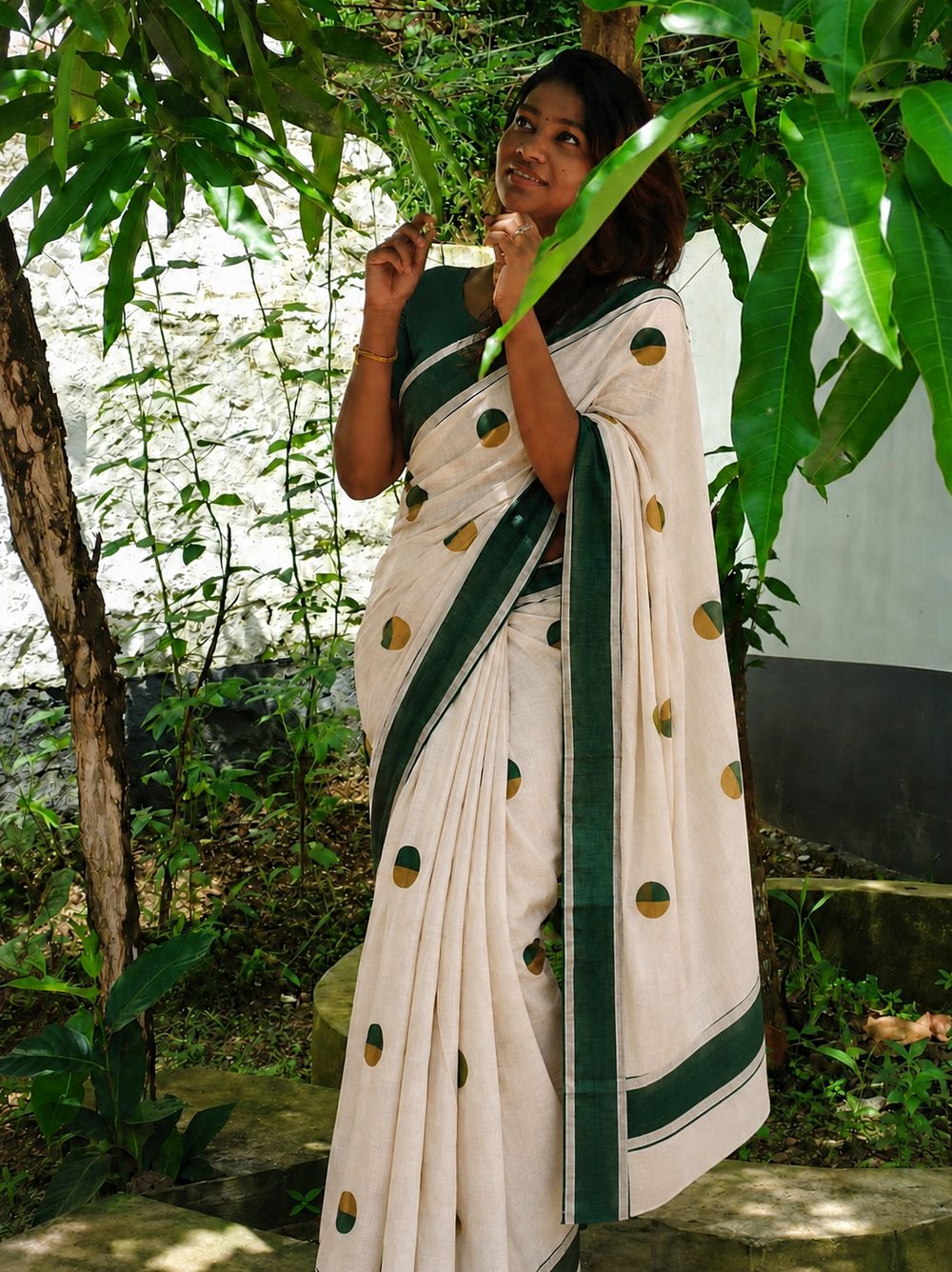 White & Deep Bottle Green Linen — Linen Cotton saree by Aluna Weaves